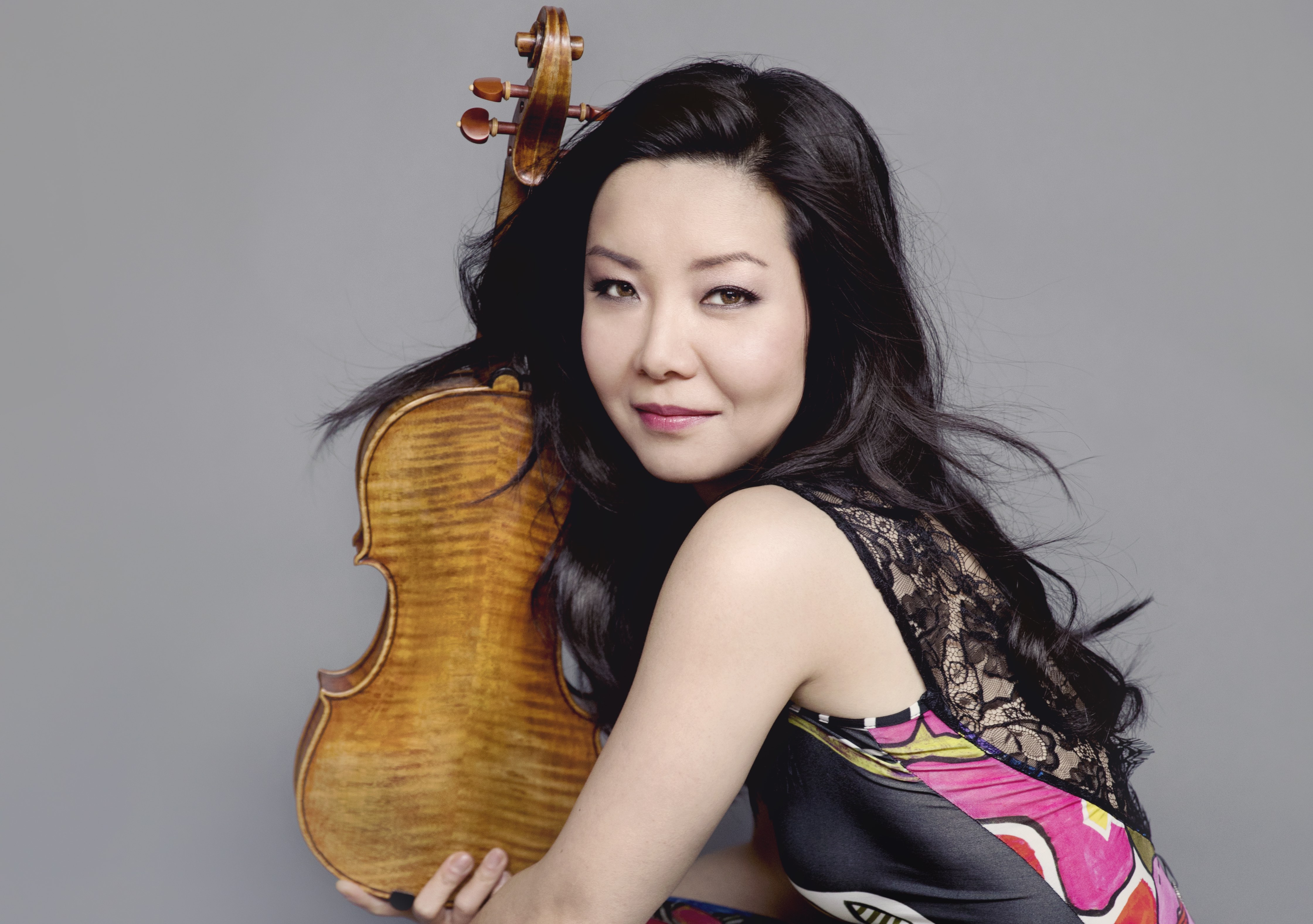Artist Management Worldwide is proud to welcome award-winning Chinese Canadian violinist Yi-Jia Susanne Hou to its roster.